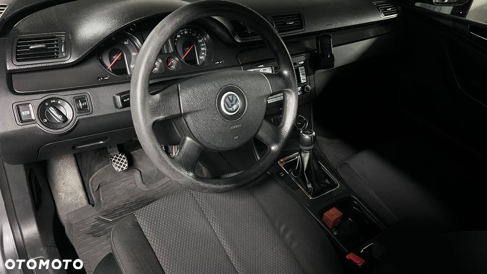 Volkswagen Passat - 11