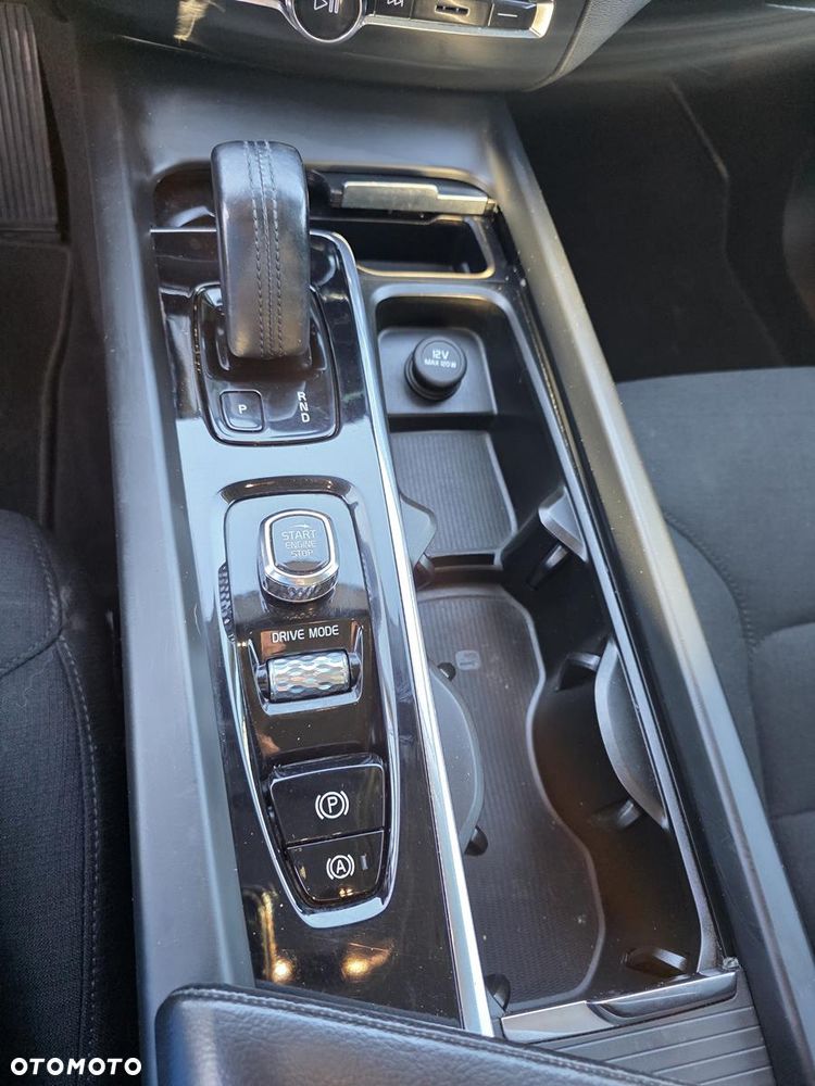 Volvo XC 60 B4 D Momentum - 21