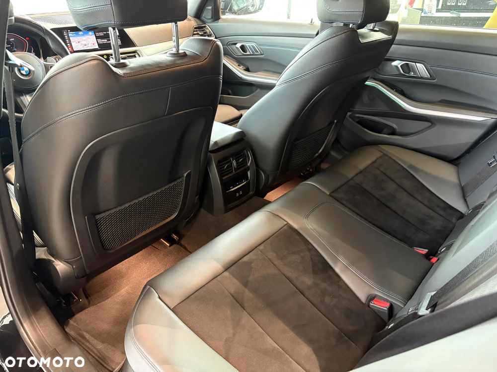 BMW Seria 3 320d xDrive MHEV M Sport sport - 23