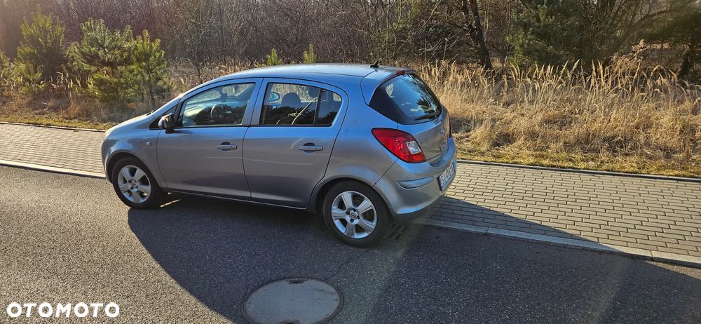 Opel Corsa 1.2 16V Cosmo - 2