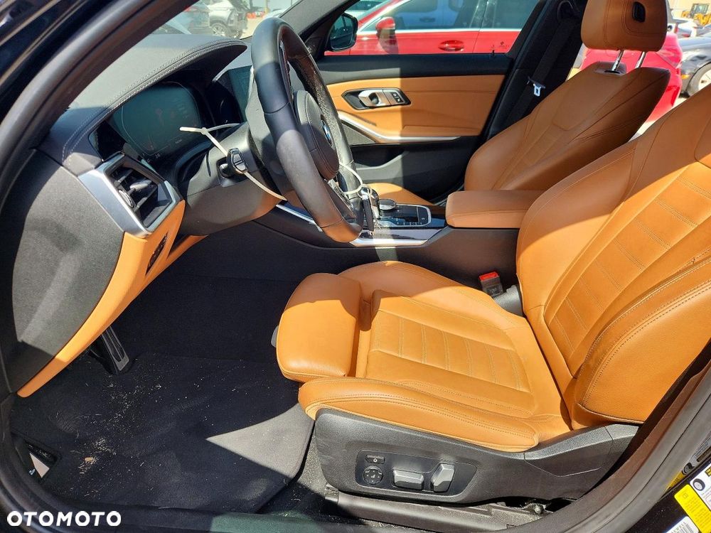 BMW Seria 3 330i M Sport - 8