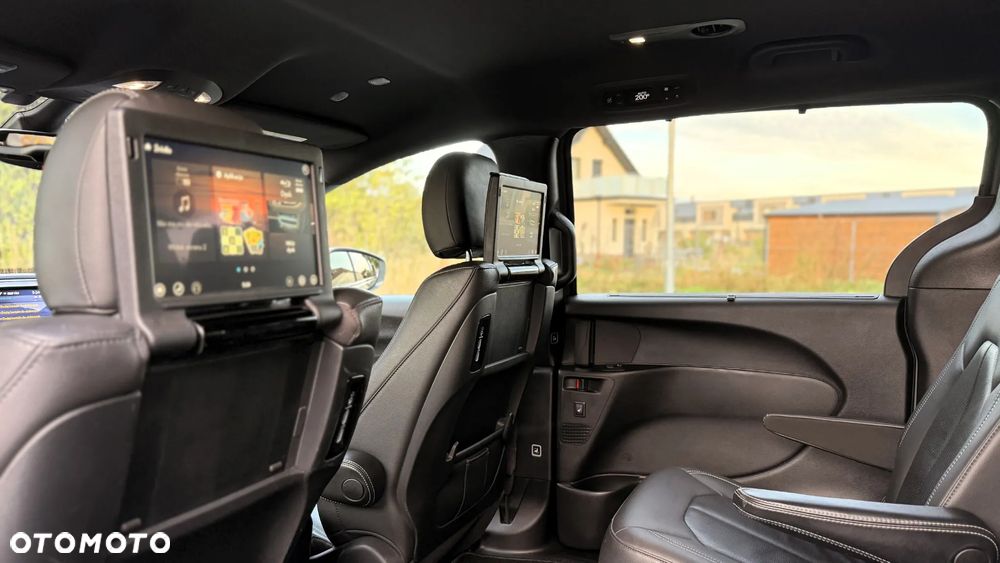 Chrysler Pacifica - 26