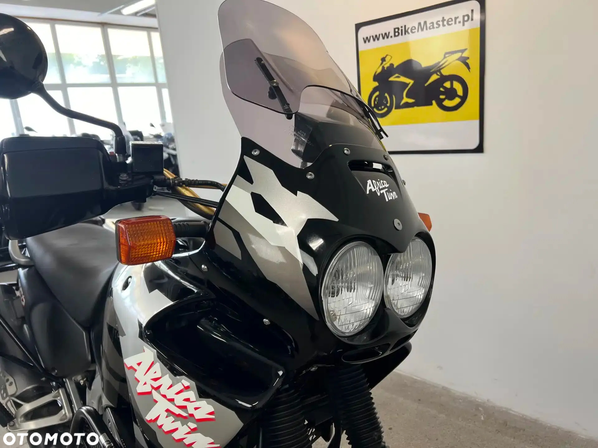 Honda XRV - 8
