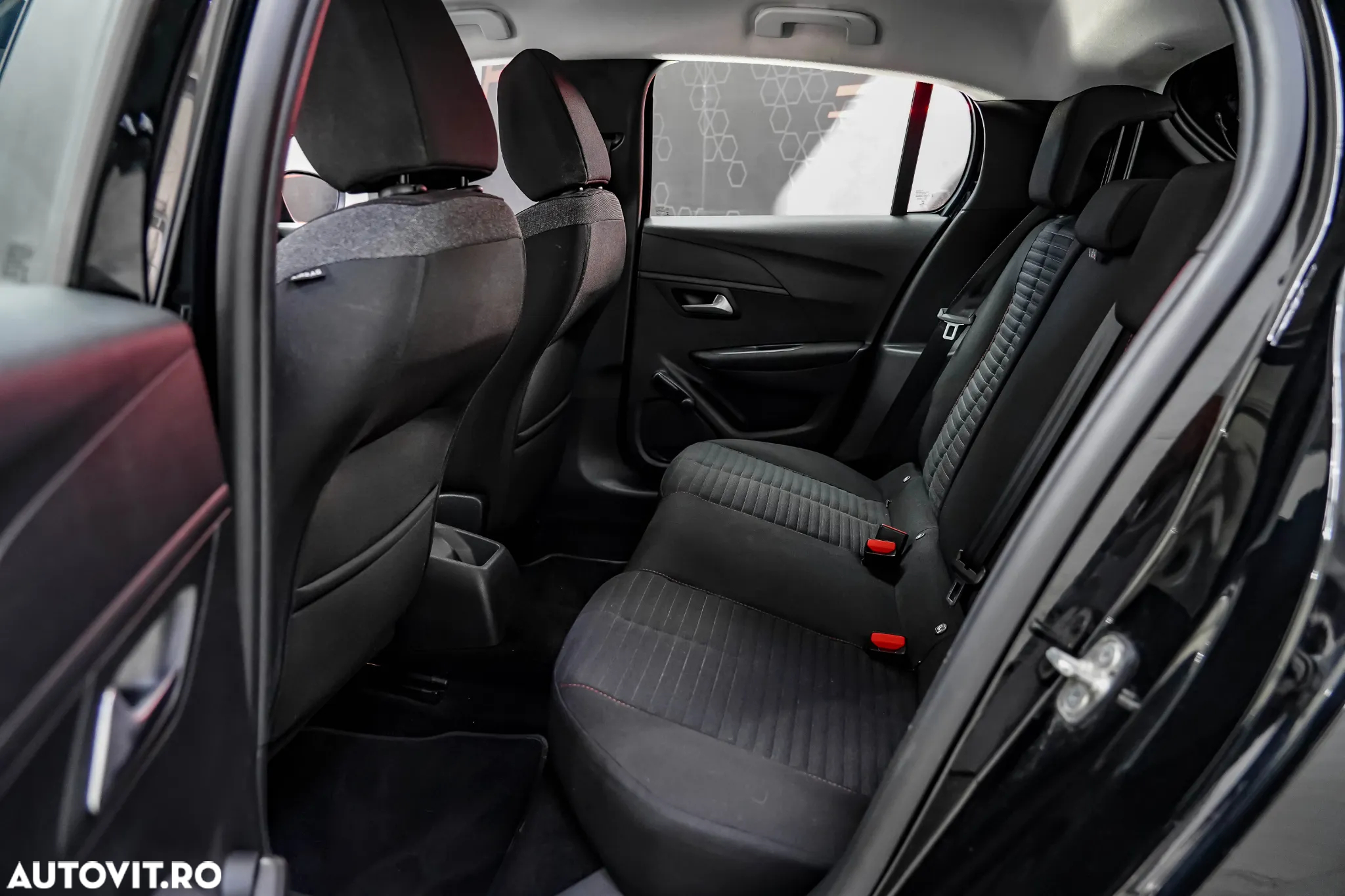 Peugeot 208 1.2 L PureTech STT Active - 8