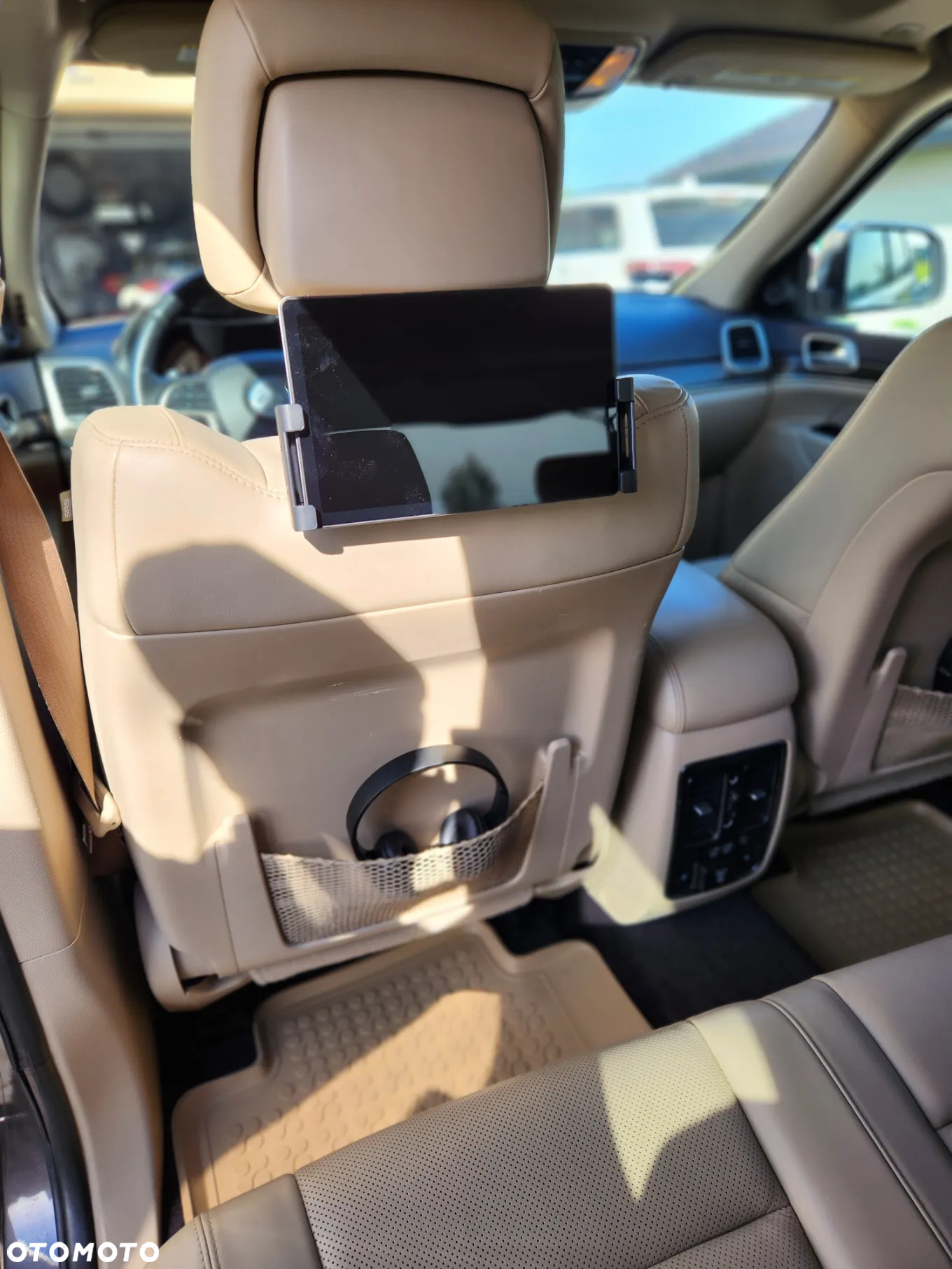 Jeep Grand Cherokee - 30