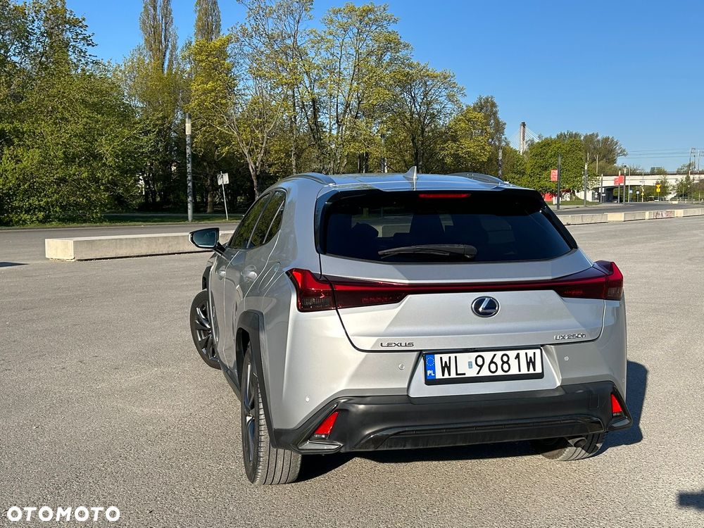 Lexus UX 250h F SPORT - 10