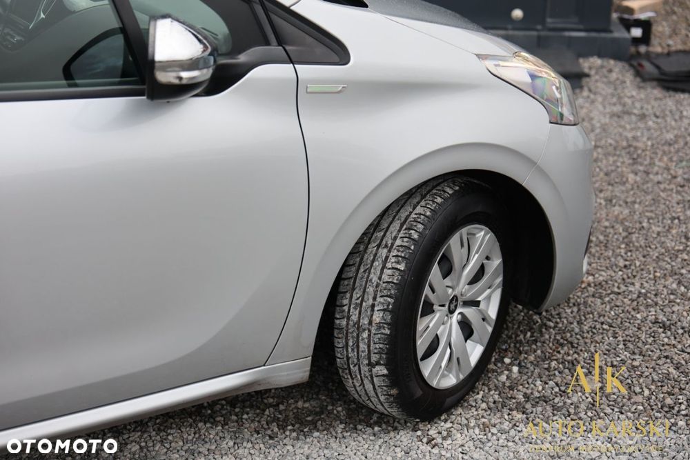 Peugeot 208 - 12