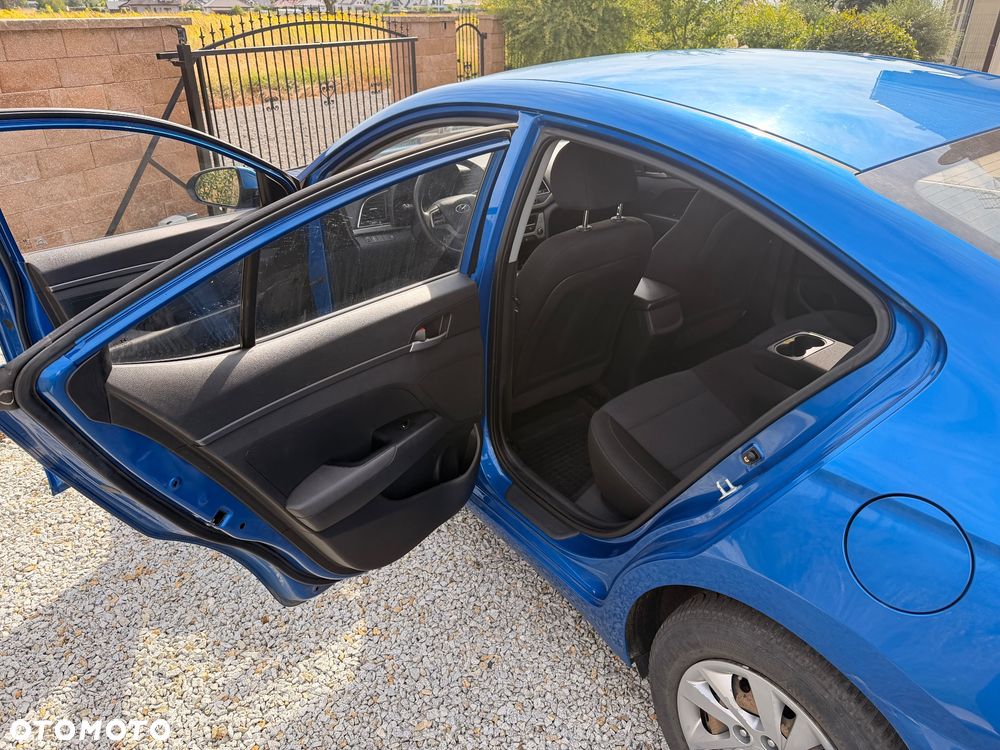 Hyundai Elantra 1.6 CRDi Comfort - 20