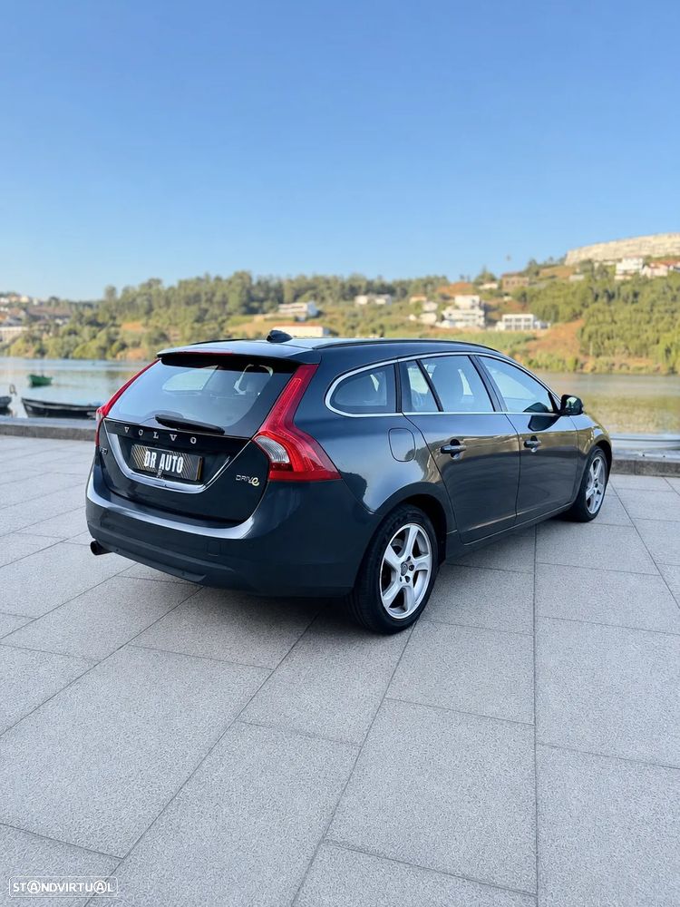 Volvo V60 1.6 D2 Drive Momentum Start/Stop - 4