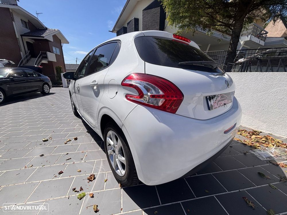 Peugeot 208 1.4 HDi Allure - 5
