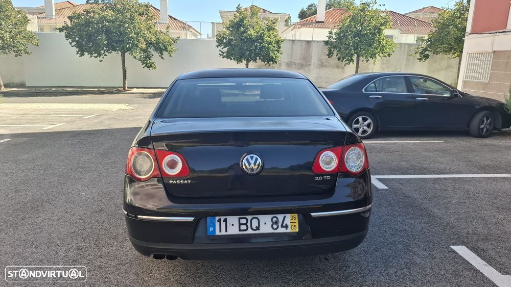 VW Passat 2.0 TDI Confortline - 11