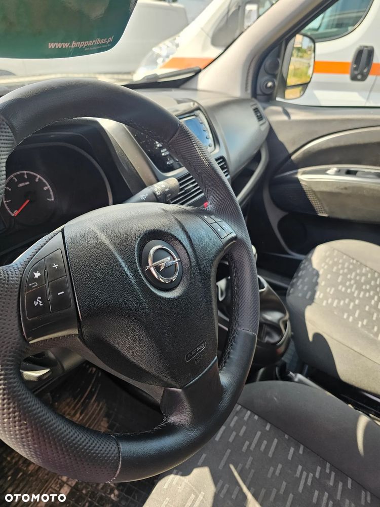 Opel COMBO - 11