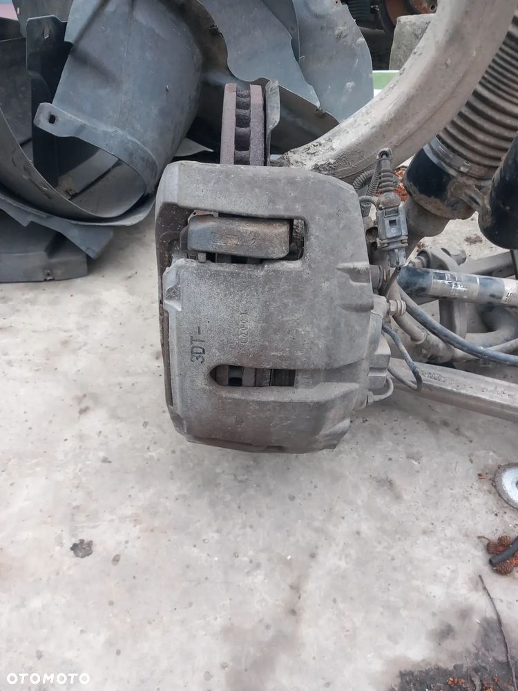 Zaciski Vw Pateon 2-Tłokowe przód - 3