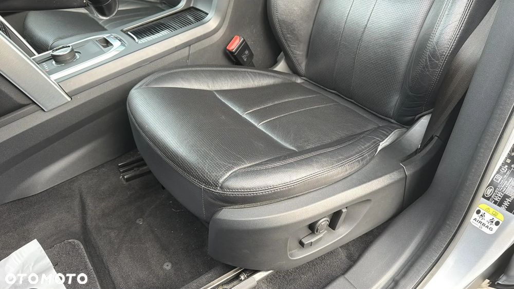 Land Rover Discovery Sport 2.0 TD4 HSE - 12