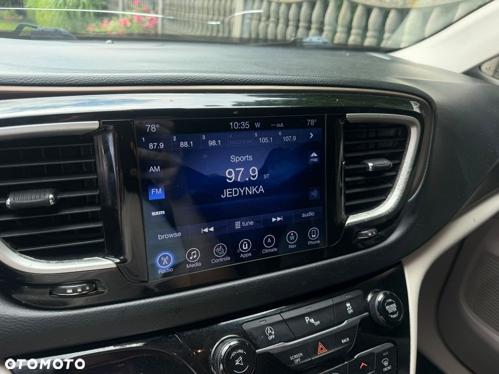 Chrysler Pacifica - 25