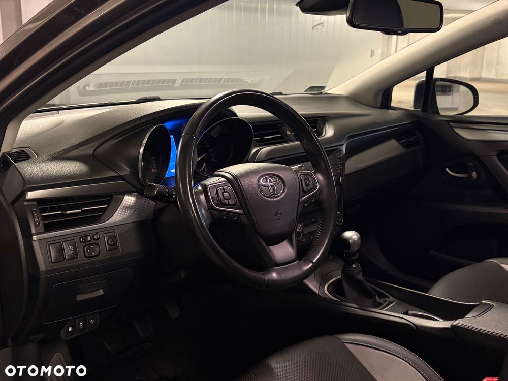 Toyota Avensis 2.0 D-4D Prestige - 19