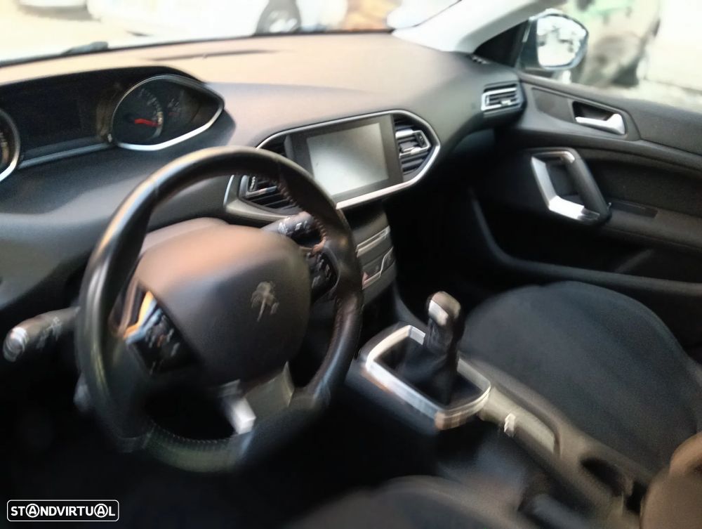 Peugeot 308 1.2 PureTech Style J17 - 12