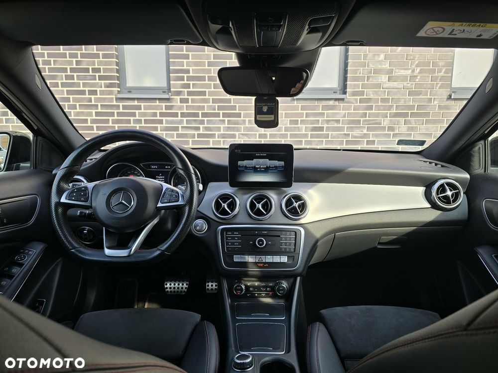 Mercedes-Benz GLA 200 7G-DCT AMG Line - 15