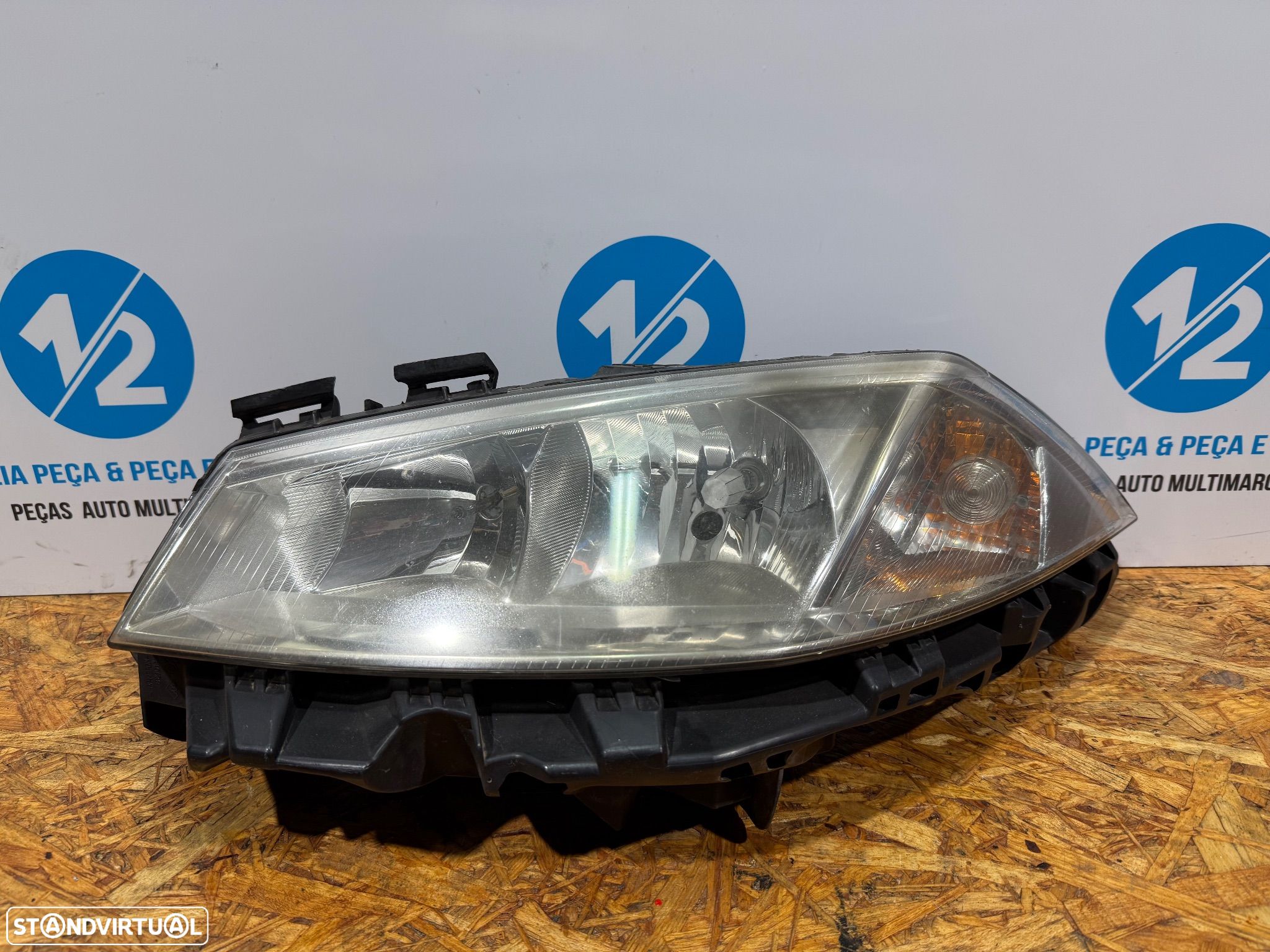 Farol esquerdo Renault Megane 2 - 1