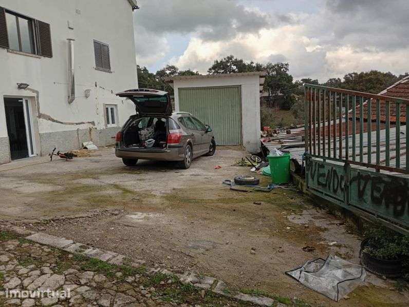 Moradia com 3 pisos 3   e duas garagens - Grande imagem: 2/3