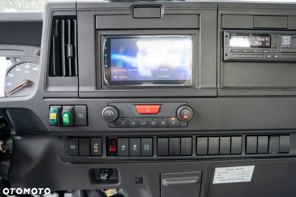 Isuzu M30 - 9