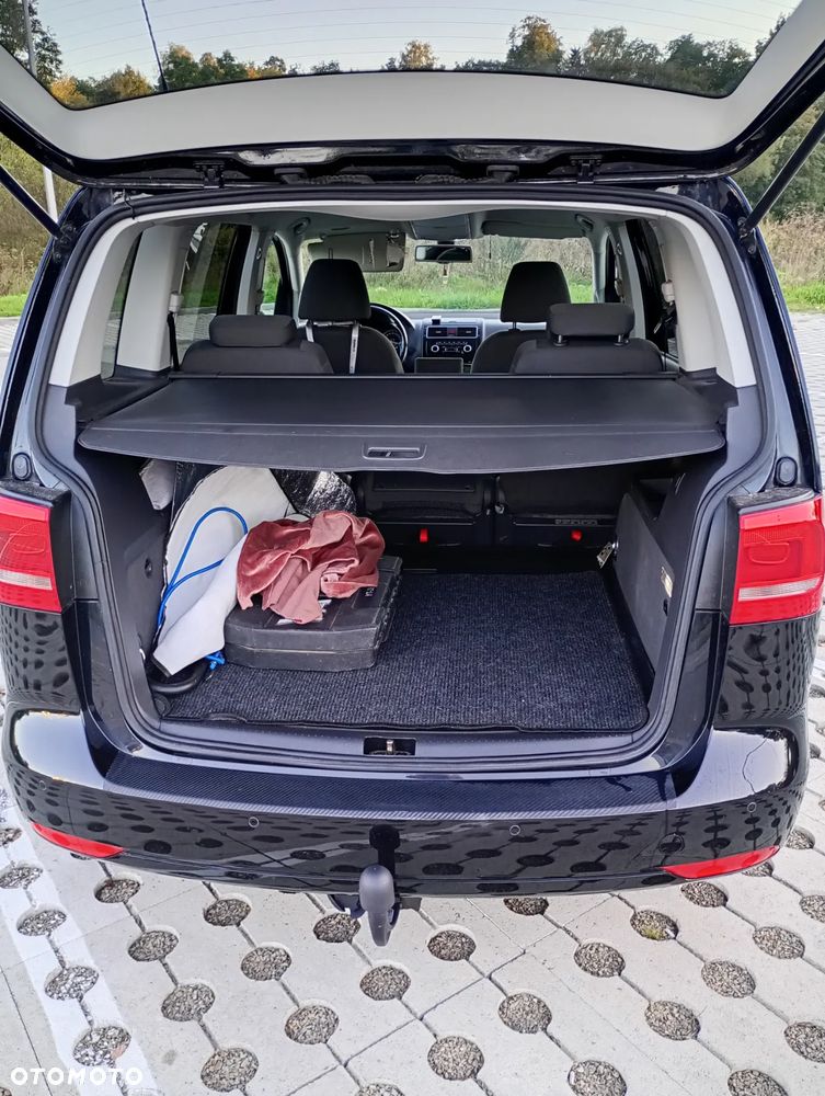 Volkswagen Touran - 11