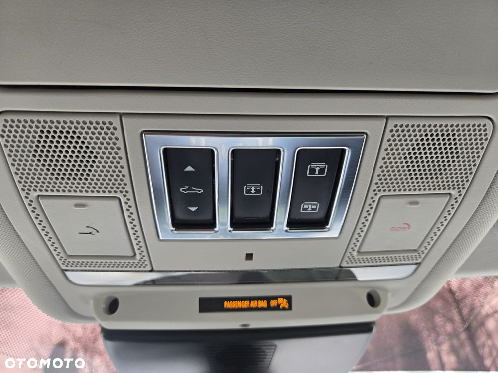 Jaguar XE P250 R-Dynamic Black - 19