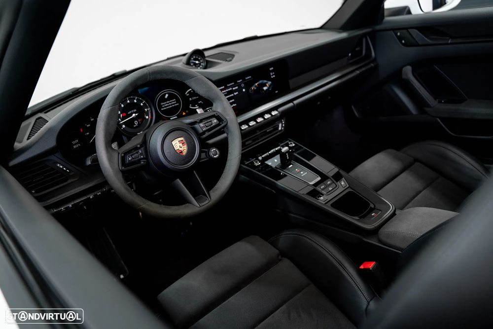 Porsche 911 (992) Carrera 4 GTS PDK - 32