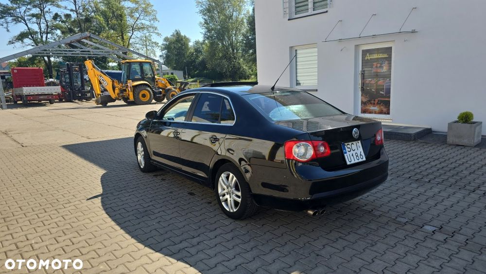 Volkswagen Jetta - 4