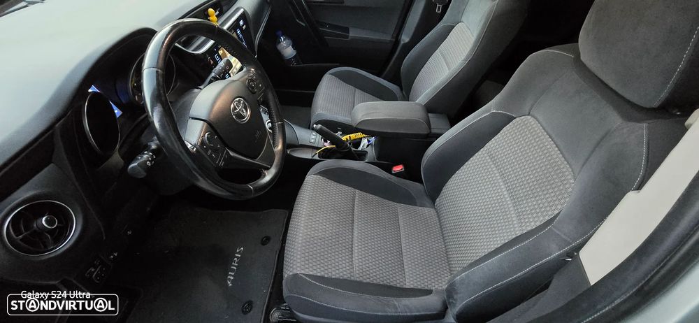 Toyota Auris Touring Sports 1.8 HSD Square Collection - 10