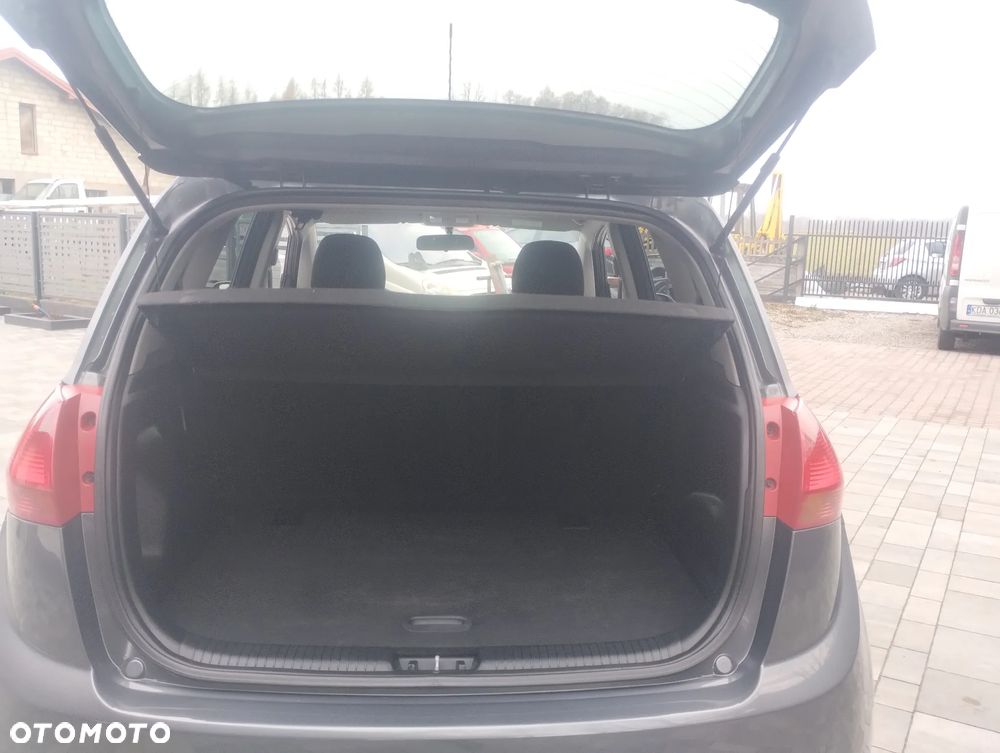 Kia Venga - 23