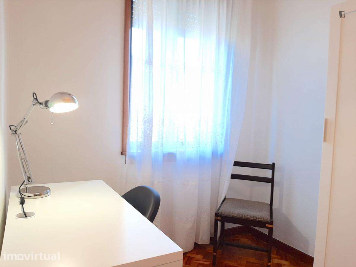 Quarto - localizado em Lordelo do Ouro Porto - Grande imagem: 5/20