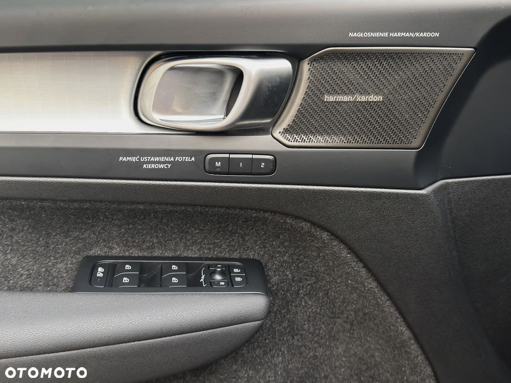 Volvo XC 40 B3 B DKG Plus Dark - 19