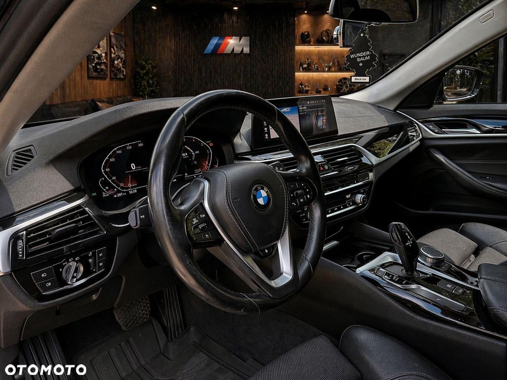 BMW Seria 5 525d xDrive Sport-Aut Luxury Line - 11