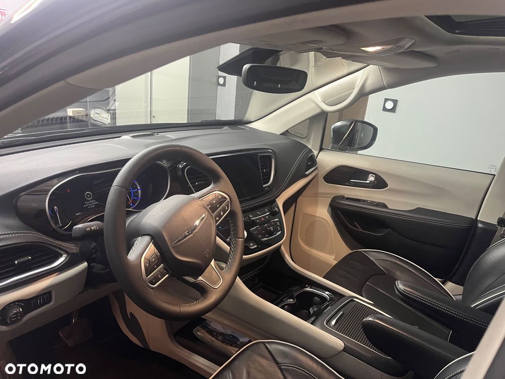 Chrysler Pacifica - 9