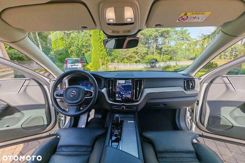 Volvo XC 60 B4 D AWD Plus Dark - 9