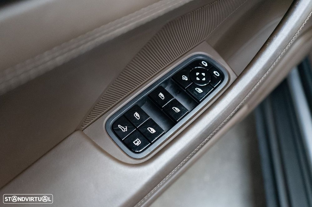 Porsche Panamera Sport Turismo 4 E-Hybrid - 23