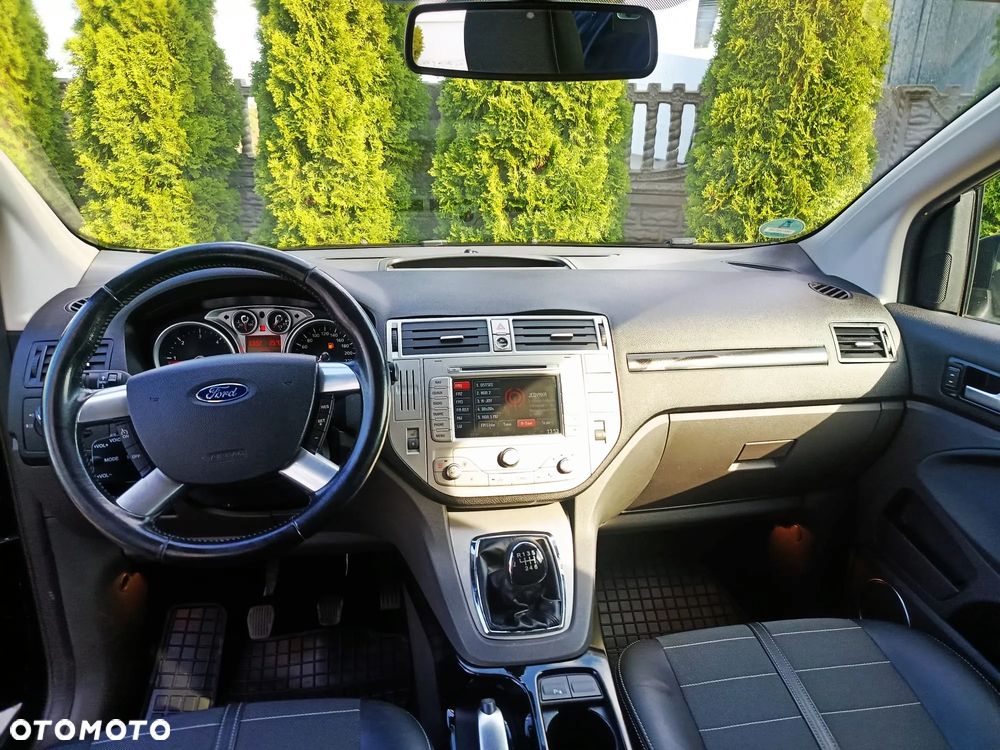 Ford Kuga 2.0 TDCi 4x4 Titanium - 28