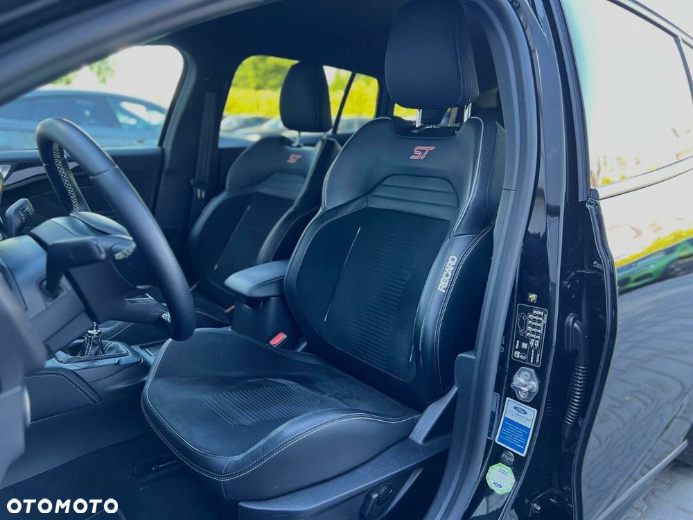 Ford Focus 2.3 EcoBoost ST - 19