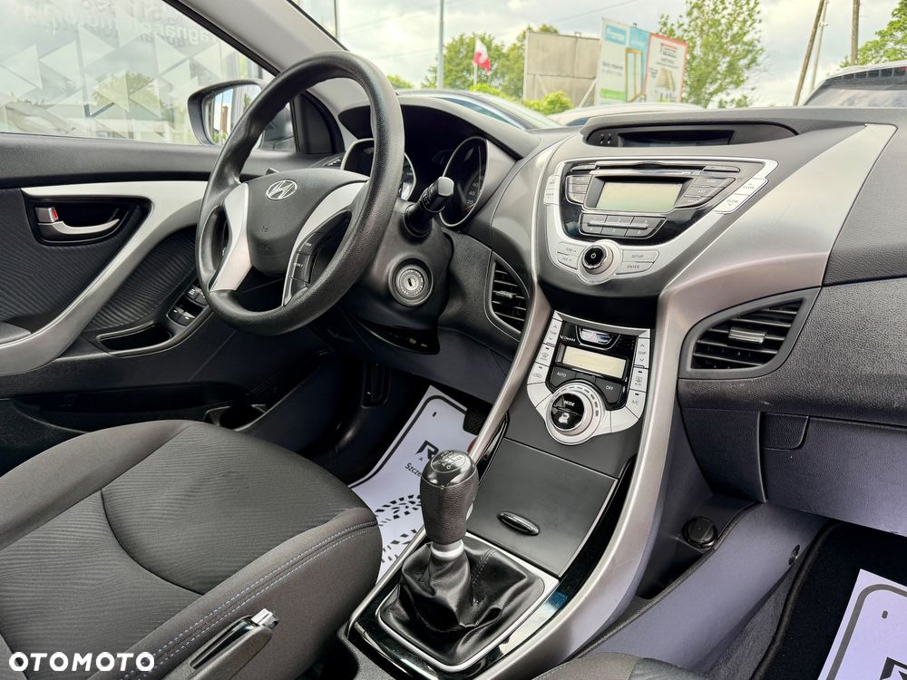 Hyundai Elantra 1.6 Style - 21