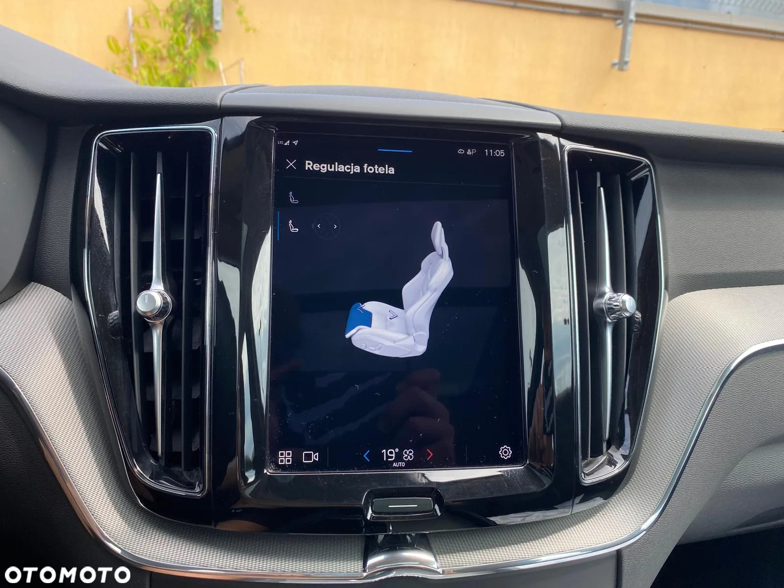 Volvo XC 60 T6 AWD Recharge Plus Dark - 28