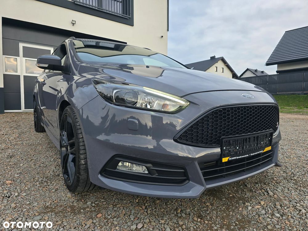 Ford Focus 2.0 EcoBoost ST mit Leder-Sport-Paket - 11