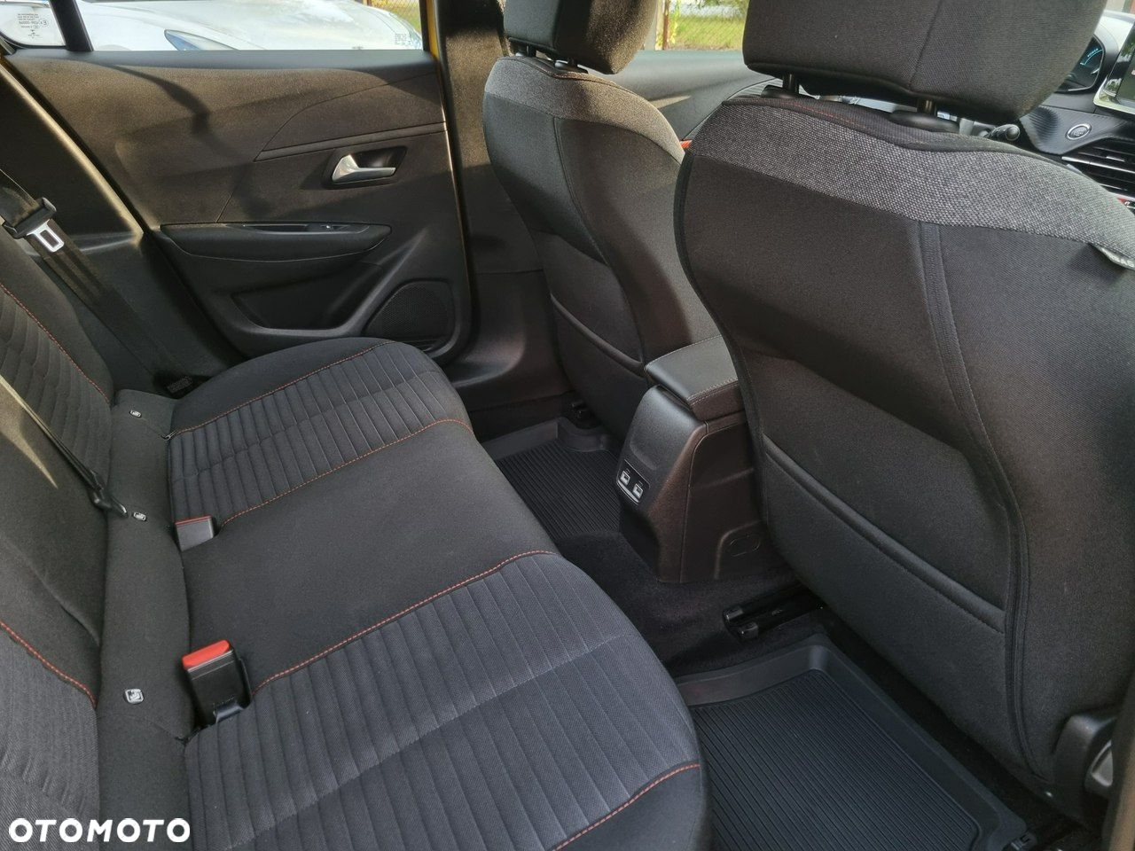 Peugeot 208 - 20