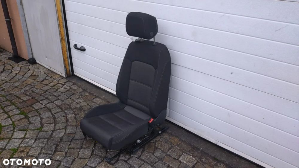 FOTEL PASAŻERA VW PASSAT B8 14- NO 325/072 - 2
