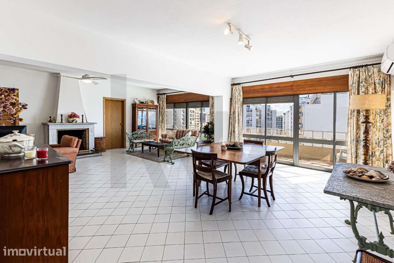 Apartamento T2+2 na Praia da Rocha. Vista-mar incrível! - Grande imagem: 4/28