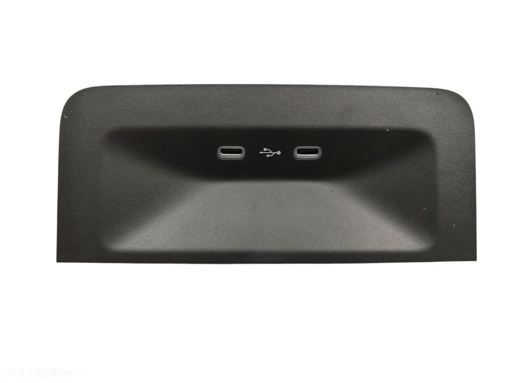 GNIAZDO USB SKODA ENYAQ LIFT (2025-) 85 286KM 210kW 657035700 - 1