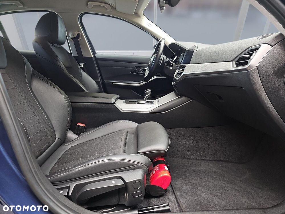 BMW Seria 3 320i Advantage - 23