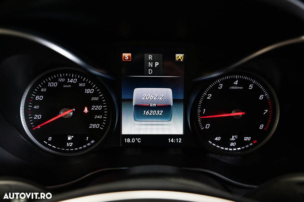 Mercedes-Benz GLC Coupe 250 4Matic 9G-TRONIC AMG Line - 23