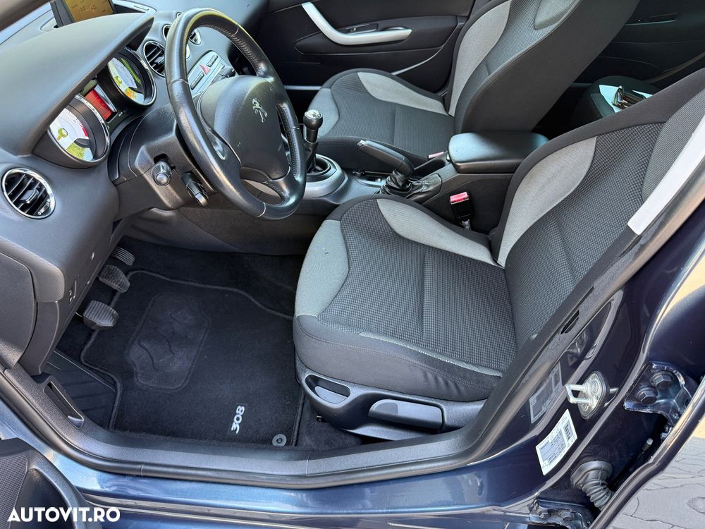 Peugeot 308 120 VTi Premium - 29