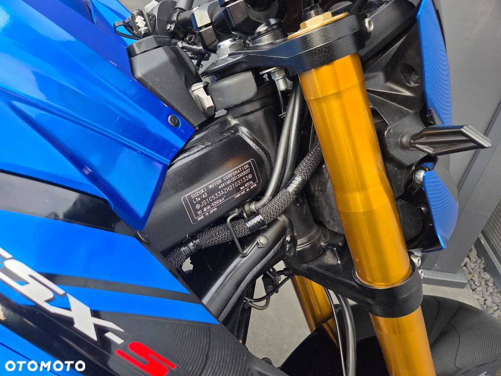 Suzuki GSX - 6